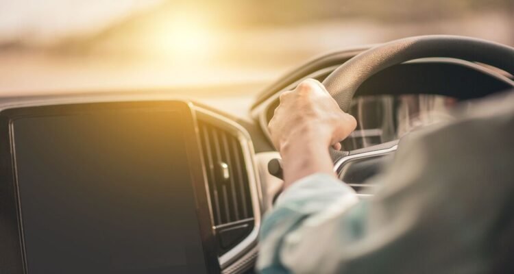 İlk kez trafiğe çıkan yeni sürücü için güvenli sürüş